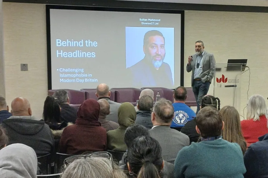 Sultan Mahmood delivering a talk on challenging Islamophobia to a full audience at the University of Bedfordshire